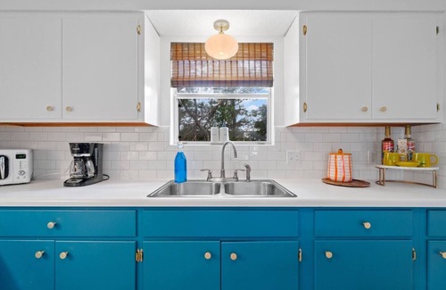 Kiska Beach Maison | Fall Discounts! l Walk to Beach l Quiet West End of PCB l 5 Mins to 30A