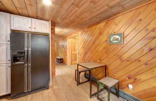 Remsen Cabine | Fall Festival Retreat: Cabin w/Deck & Yard!