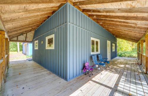 Remsen Maison | Fall Festival Retreat Cabin with Deck and Yard!