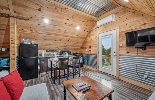 Bryant Maison | Fall Foliage Retreat: Hot Tub, Kayaks & Pond Deck