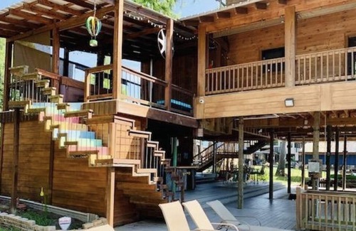 Jefferson Maison | SUMMERTIME!! HOT TUB!! FIRE PIT! Getaway at this Epic Waterfront Home!!