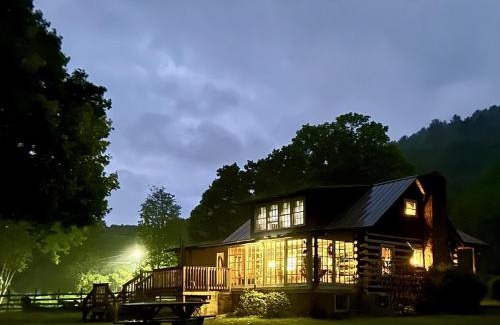 Kegley Maison | Fall leaves are here! Cabin off I-77, wonderful experience for 2!