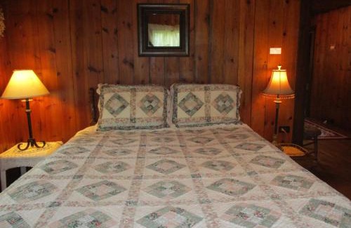 Kegley Maison | Fall leaves are here! Cabin off I-77, wonderful experience for 2!