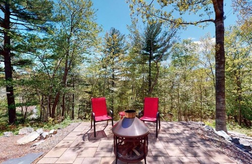 Fall River Appartement | Fall River Oasis Suite with 6 Person Hot Tub