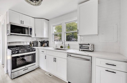 Milford Maison | Spring Sale Beach Bungalow Walk2Beach Pet Pkg