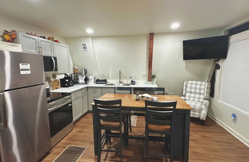 Hawkins Maison | Fall Special! Lakefront | Firepit,Dock,Kayaks,Deck