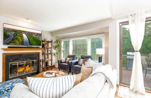 The Galena Territory Maison | Fall Specials! Cozy King Beds, Pool Access, Galena Territory Amenities, Fireplace, Great Location in Galena Territory on Lake Galena