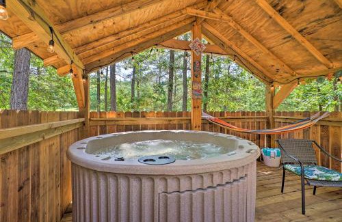 Hatton Maison | Falling Star Eagletown Cabin with Hot Tub Pets OK
