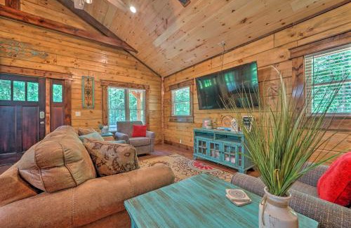 Hatton Maison | Falling Star Eagletown Cabin with Hot Tub Pets OK