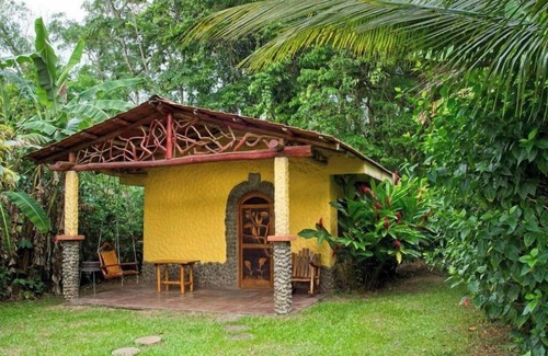 Penas Blancas Cabine | Family Cabin with Rustic finishes