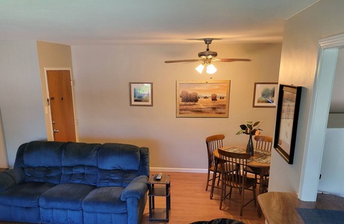St. Louis Appartement | Fam friendly, Self Check in, Garage Parking, Large