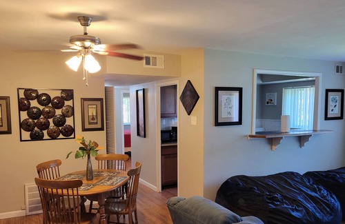 St. Louis Appartement | Fam friendly, Self Check in, Garage Parking, Large