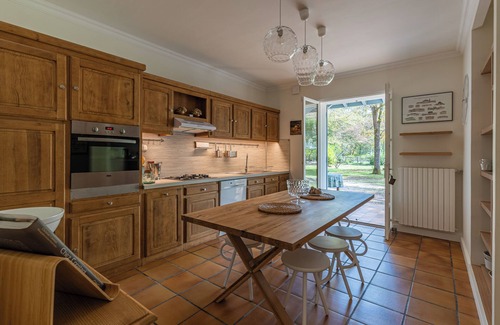 Saint-Sulpice-et-Cameyrac Villa | Maison de famille | Entre Bordeaux & St Emilion | Piscine chauffée | Golf.