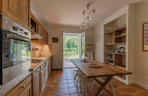 Saint-Sulpice-et-Cameyrac Villa | Maison de famille | Entre Bordeaux & St Emilion | Piscine chauffée | Golf.