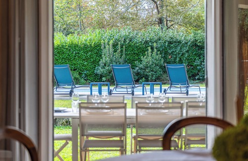 Saint-Sulpice-et-Cameyrac Villa | Maison de famille | Entre Bordeaux & St Emilion | Piscine chauffée | Golf.