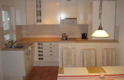 Nienhagen Maison | Familienfreundliches Ferienhaus im Ostseebad Nienhagen - Urlaub in Ruhiger Umgebung mit Platz für 6 Personen + Baby , Sauna und Kaminofen