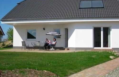 Nienhagen Maison | Familienfreundliches Ferienhaus im Ostseebad Nienhagen - Urlaub in Ruhiger Umgebung mit Platz für 6 Personen + Baby , Sauna und Kaminofen