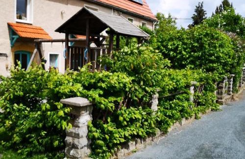 Glashuette Appartement | Familienfreundliche Gemütliche Ferienwohnung In Luchau Mit Garten Und Grill -