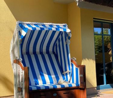 Puddemin Maison | Familienfreundliches Reetdachhaus Weissdorn 2