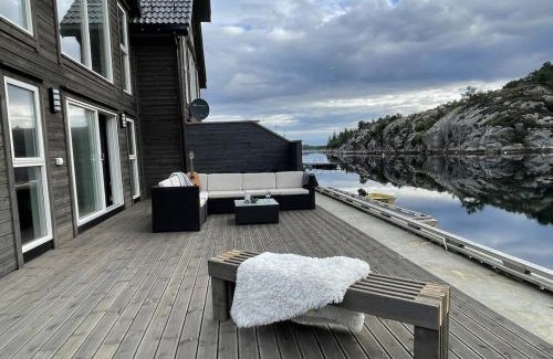 Rolvsnes Maison | Familierorbu på Bømlo, Family rorbu on Bømlo