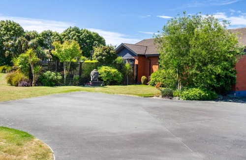 Harewood Maison | Families and Groups Chch Airport Spa Pool