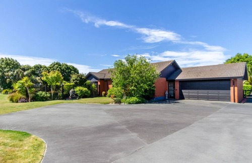 Harewood Maison | Families and Groups Chch Airport Spa Pool