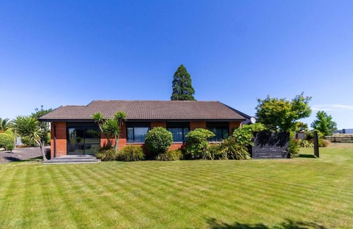 Harewood Maison | Families and Groups Chch Airport Spa Pool