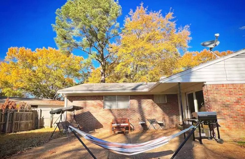 East Memphis Maison | Family 4BR Home Memphis BBQ, Yard, Games