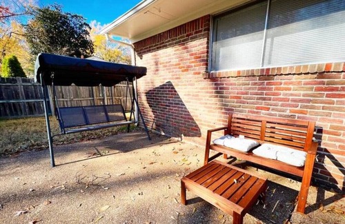 East Memphis Maison | Family 4BR Home Memphis BBQ, Yard, Games