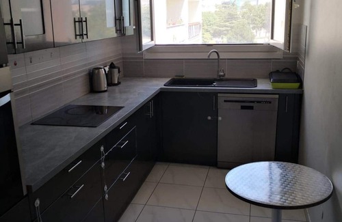 Montigny-le-Bretonneux Appartement | Familial proche Versailles parking et terrasse