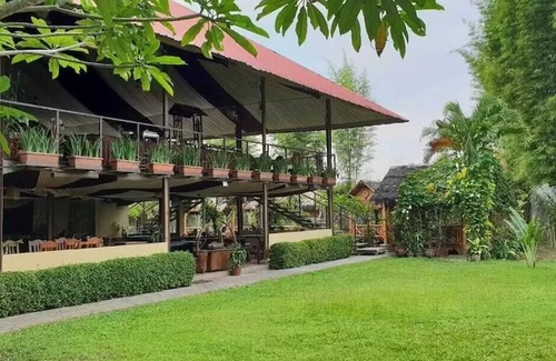Mungkid Maison | Hébergement familial avec vue sur le jardin (3ème nuit)