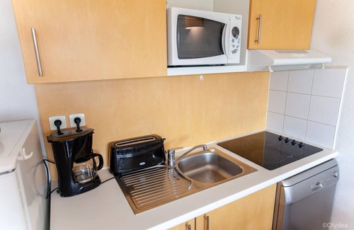 Cassen Maison | Family Adventure Awaits: Playgrounds, Mini-Golf, and More in Cassen I 2 Units