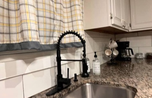 Clifton Heights Maison | Family Affair in Philly Suburbs - Free Parking