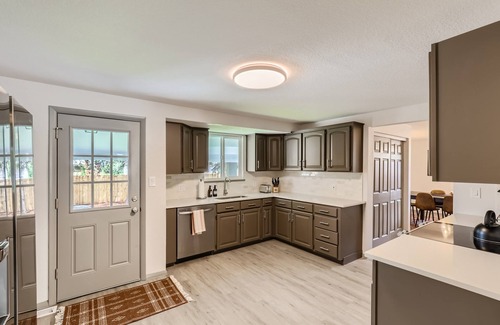 South Westminster Maison | Family and Dog Friendly - Game Room - Central Location Between Denver & Boulder