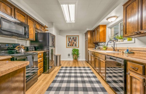 Sherwood - Tualatin North Cottage | Family and Pets Welcome! 2 BD 2 BA ~ Unique Northwest Vacation Rentals