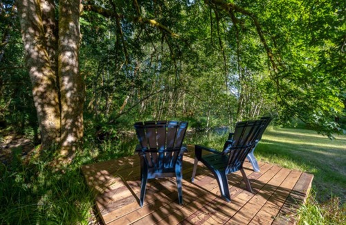 Sherwood - Tualatin North Cottage | Family and Pets Welcome! 2 BD 2 BA ~ Unique Northwest Vacation Rentals