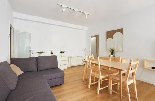 La Maternitat i Sant Ramon Appartement | Family Apartment Camp Nou by Maison Piñata