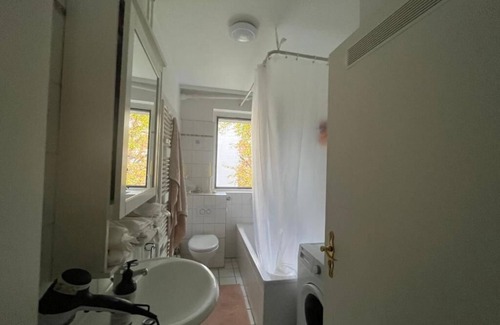Nordend Appartement | Family Apartment with Garden View
