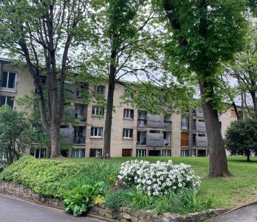 Sevres Appartement | Family apartment with parking Metro line 9