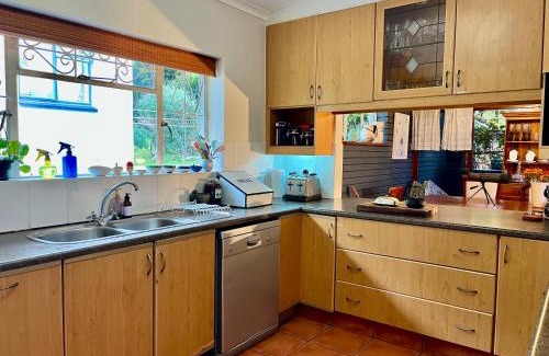 Trawal Maison | Family Beach Home 15-minute walk down to Camps Bay Beach-NEW LISTING!