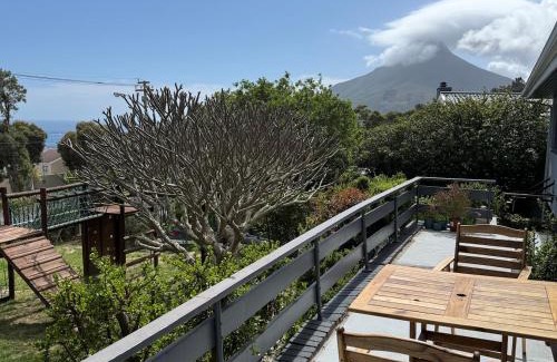 Trawal Maison | Family Beach Home 15-minute walk down to Camps Bay Beach-NEW LISTING!