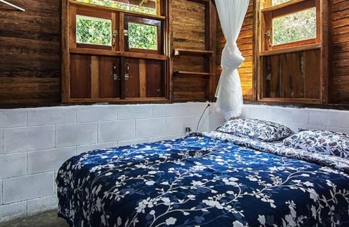 Los Cacaos Cabine | Family Cabin By the River, Eco Tourism, Wifi, Pet Friendly @drvacationsrental