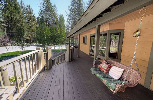 Graeagle Cabine | Family Cabin in Graeagle CA w/King Bed & EV Charge