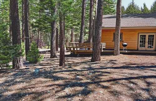 Graeagle Cabine | Family Cabin in Graeagle CA w/King Bed & EV Charge