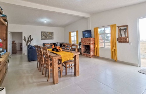 El Marques Maison | Family cabin for 10 + Campfires, BBQ & WiFi
