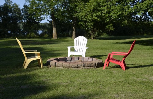 Dalton Cabine | Cabine privée située entre les lacs de pêche et à côté d'acres de bois.