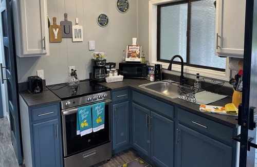 Pipestem Cabine | Family Cabin with Bunk Beds and Washer/Dryer across from Pipestem State Park