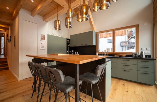 Valmorel Chalet De Ski | Chalet spacieux à Valmorel, 10 pièces, 24 pers. – terrasse, babyfoot, garage électrique