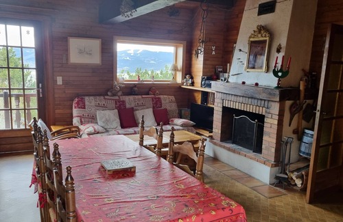 Eyne 2600 Chalet De Ski | Chalet familial, deux niveaux identiques près des pistes. Idéal deux familles.