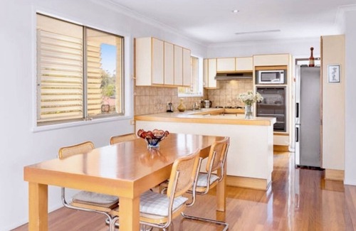 Upper Mount Gravatt Cottage | Family Cottage Near Westfield